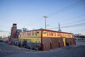 Exterior of Tom's BBQ in Memphis