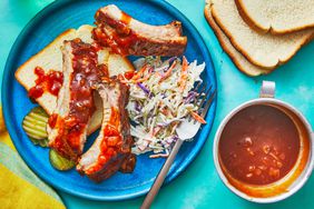 bbq tray with white bread