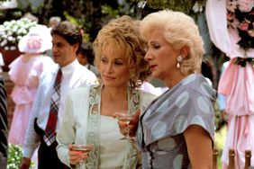 STEEL MAGNOLIAS, Dolly Parton, Olympia Dukakis, 1989